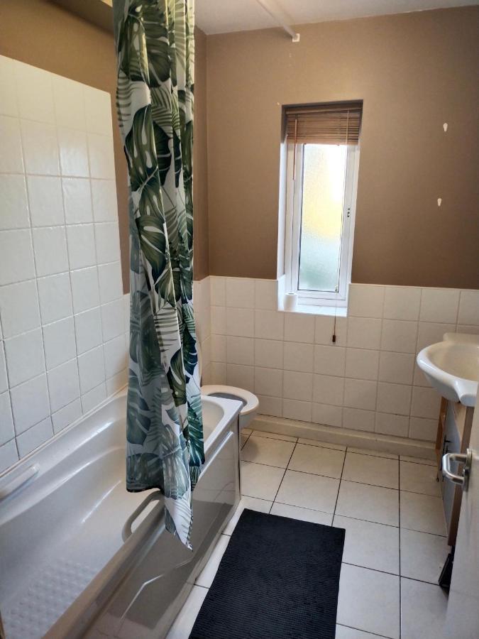 Crescent Apartments Homestay Cork Luaran gambar