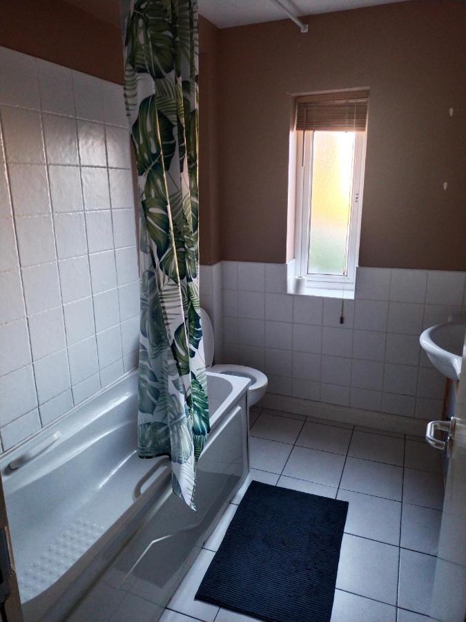 Crescent Apartments Homestay Cork Luaran gambar